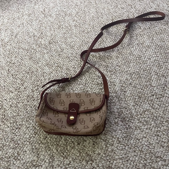 Dooney & Bourke purse, never used - Picture 1 of 2
